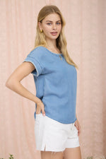 EDGE STITCH DETAIL SHORT SLEEVE CHAMBRAY TOP