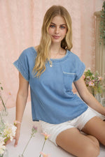 EDGE STITCH DETAIL SHORT SLEEVE CHAMBRAY TOP