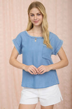 EDGE STITCH DETAIL SHORT SLEEVE CHAMBRAY TOP
