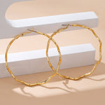 Oversized Hammered Gold Wavy Hoop Earrings | 80E61830